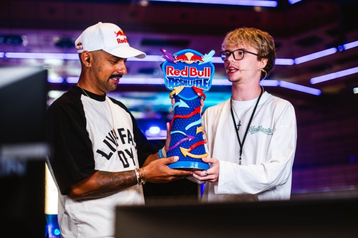 72dpi_RedBull_reshuffle__Matthias_Heschl_1